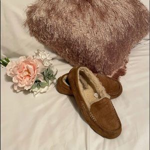 UGG Ansley Moccasin . Sz 7. Chestnut
